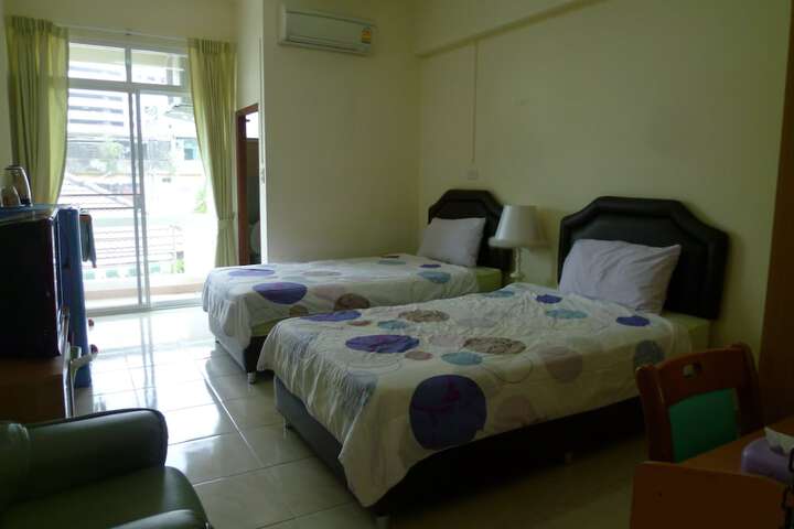 Room 9 of 99