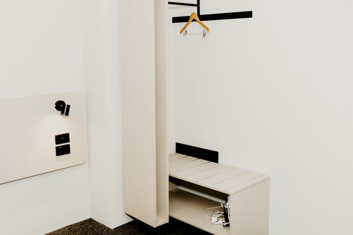 Room 42 of 74