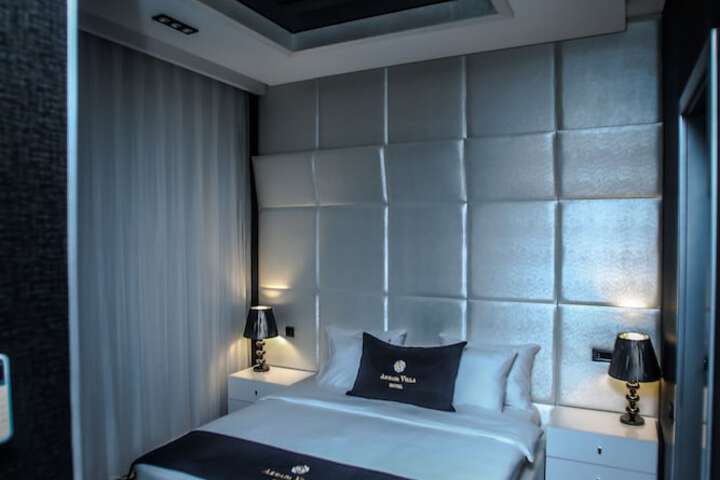 Room 14 of 38