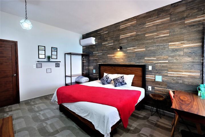 Room 8 of 34