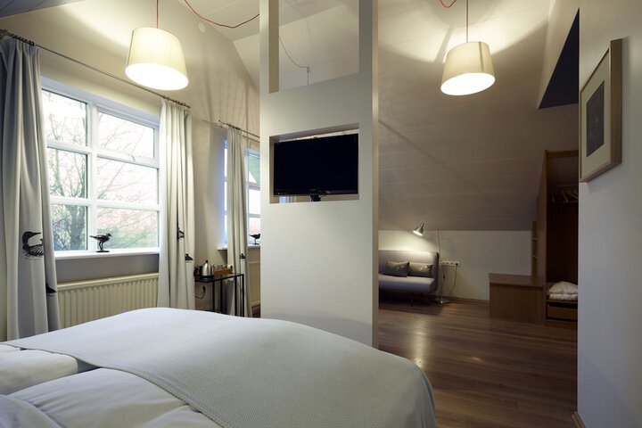 Room 10 of 43