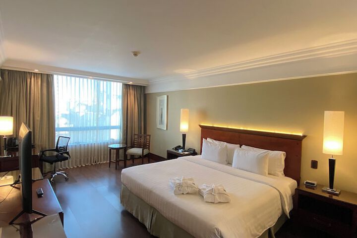 Room 12 of 38
