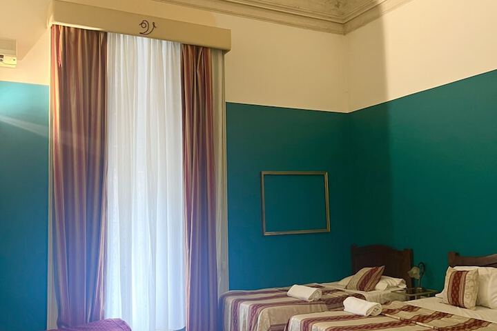 Room 28 of 40