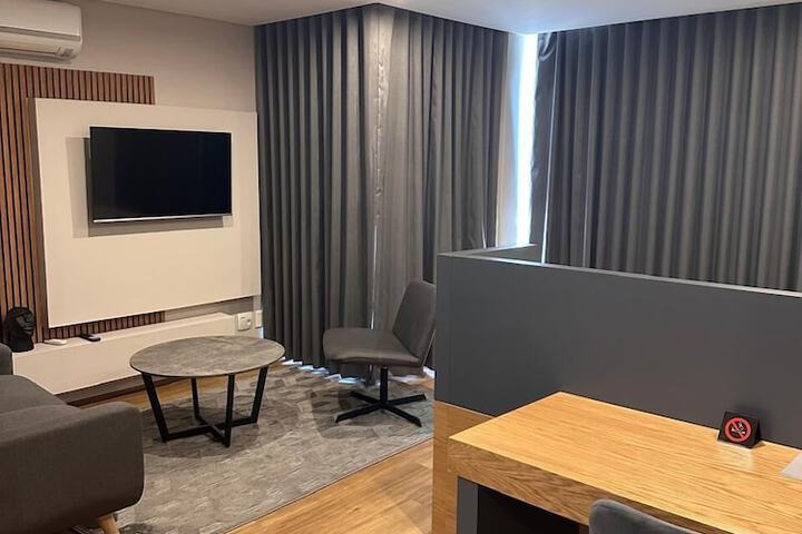 Room 37 of 84