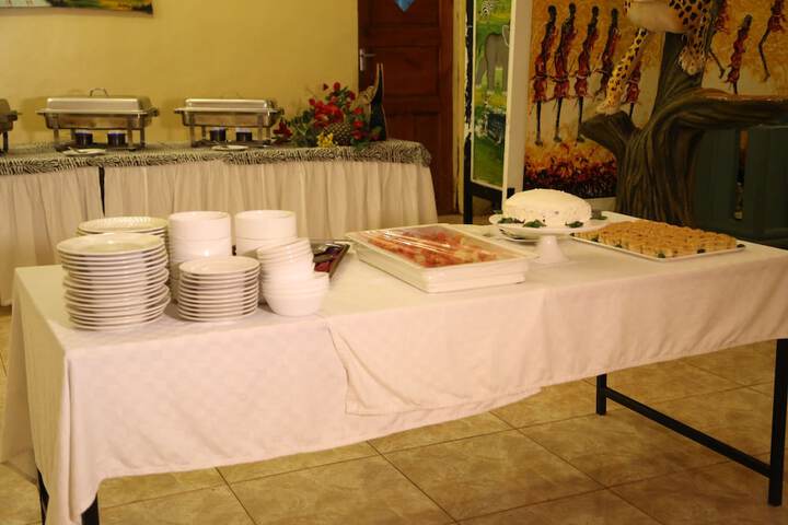 Dining 13 of 16