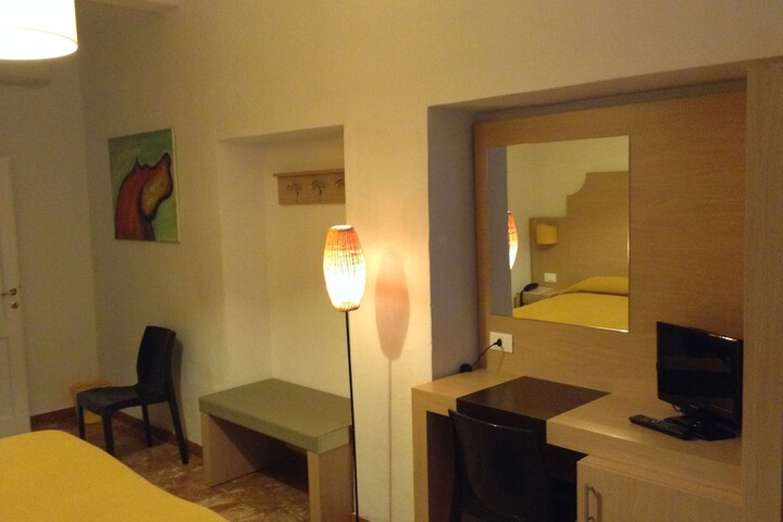 Room 28 of 49