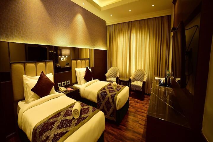 Room 5 of 17