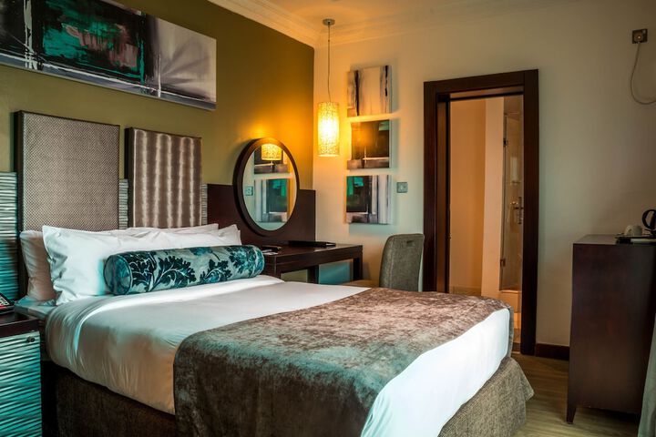 Room 12 of 90