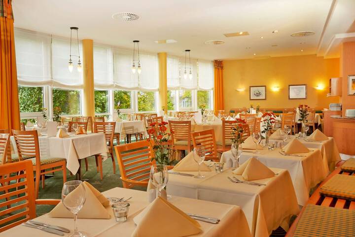 Dining 78 of 91