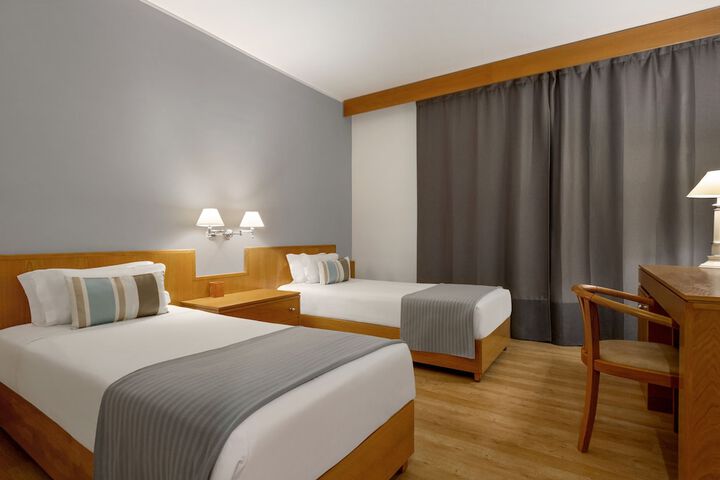 Room 12 of 70