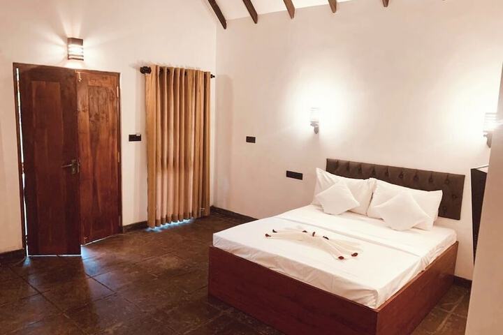 Room 2 of 34