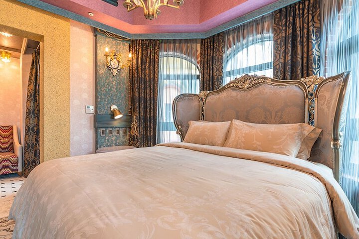 Room 9 of 22