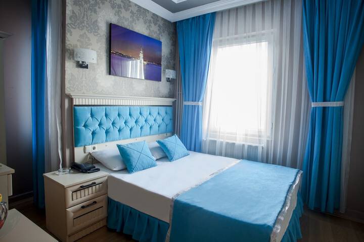 Room 6 of 28