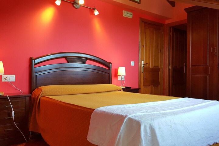 Room 6 of 12