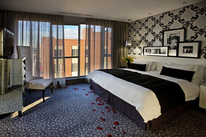 Room 10 of 120