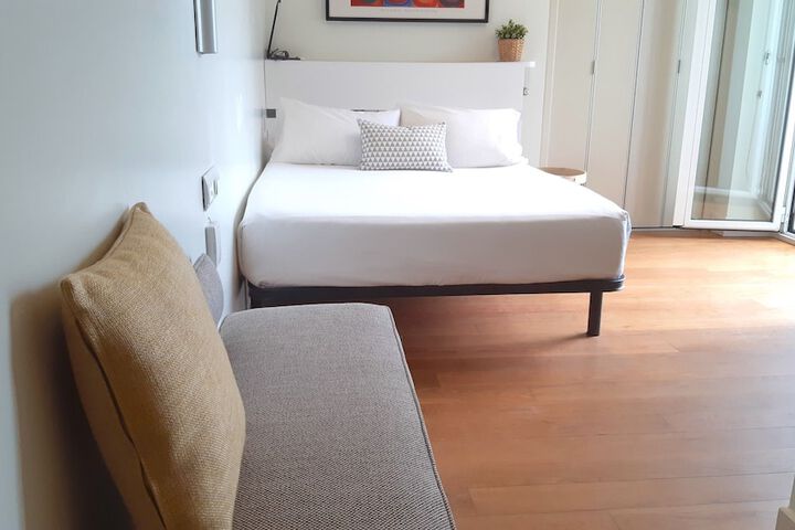 Room 11 of 30