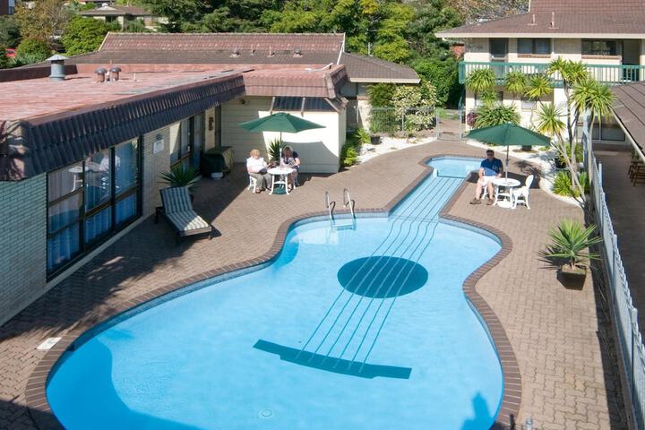 Pool 38 of 52