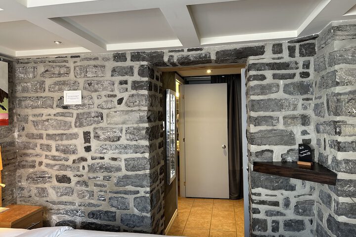 Room 75 of 144