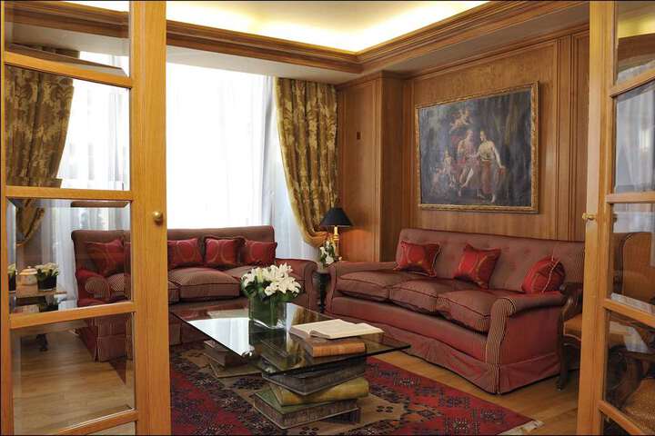 Room 6 of 14