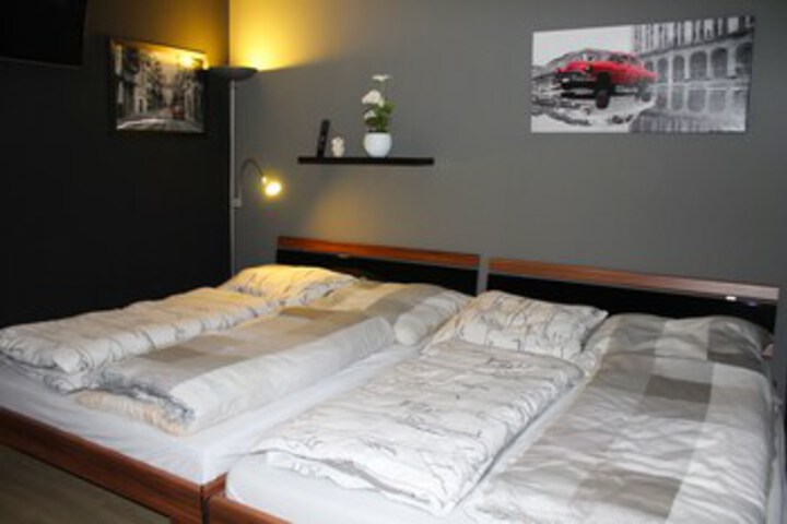 Room 13 of 18