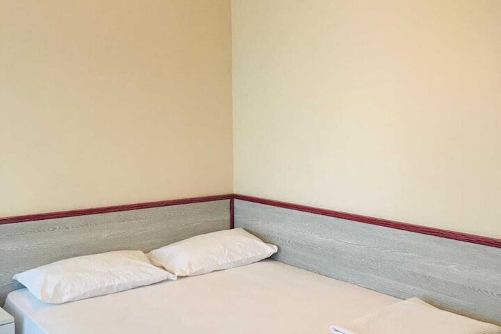 Room 6 of 46