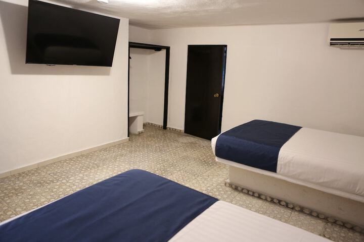 Room 6 of 49