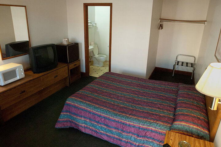 Room 5 of 11