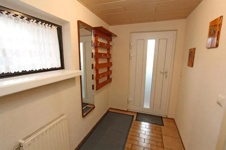 Room 9 of 14