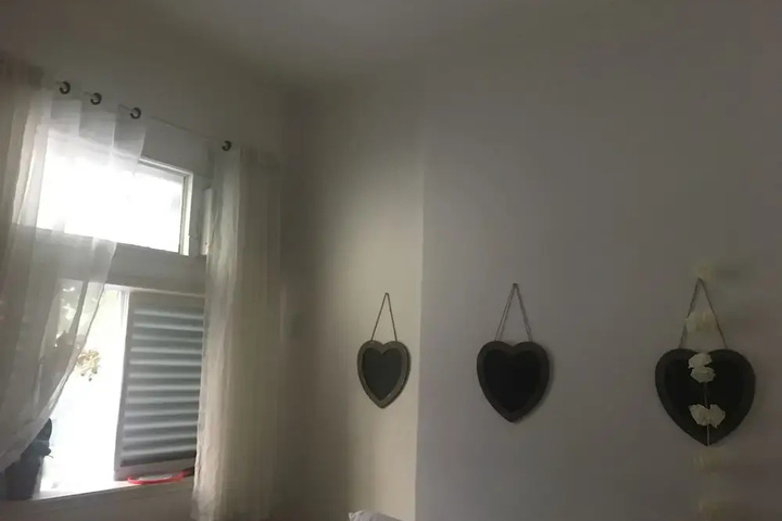 Room 4 of 17
