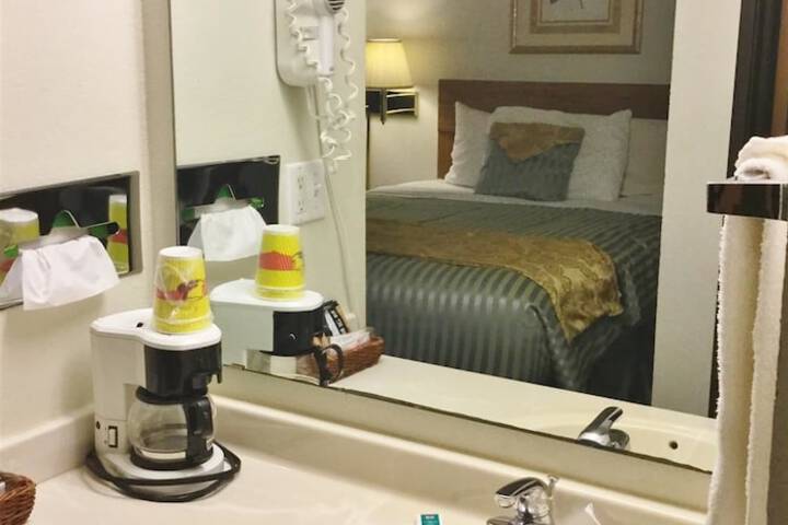 1 King Bed (7 of 7)