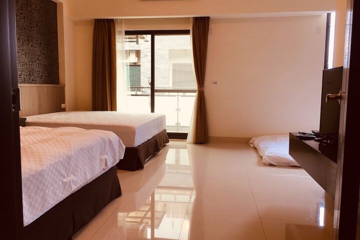 Room 4 of 7