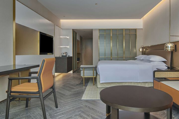 Room 7 of 94