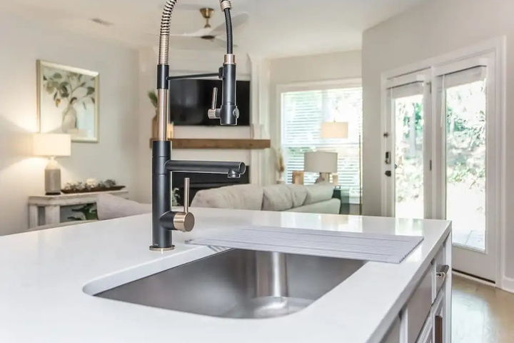 Luxury Three Bedroom Townhome Near Cary
