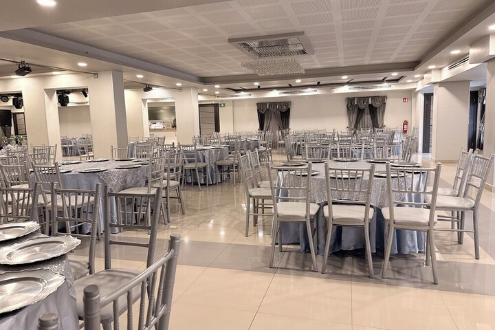 Business Center 23 of 25