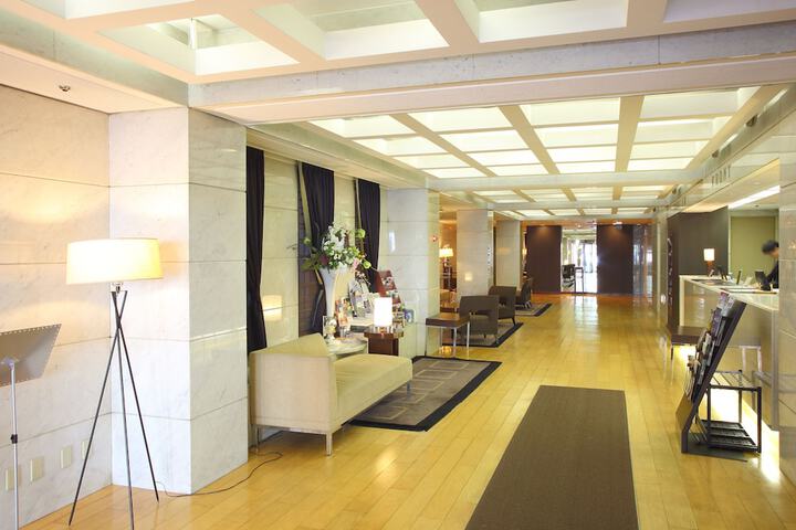 Entrance & Lobby