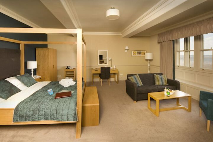 Room 34 of 100