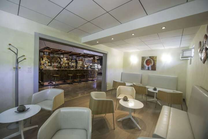 Lounge 55 of 71
