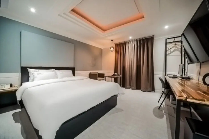 Room 7 of 15
