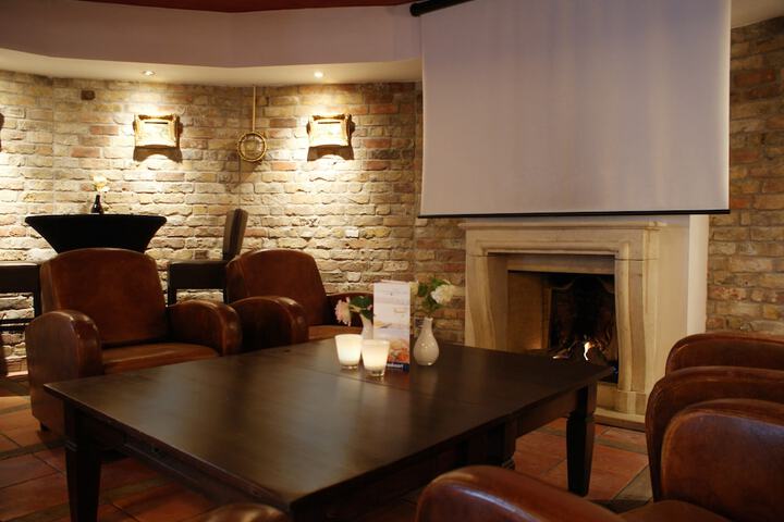 Guest Lobby
