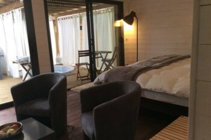 Room 13 of 16