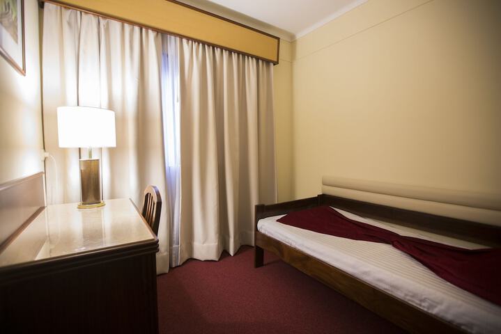 Room 16 of 65