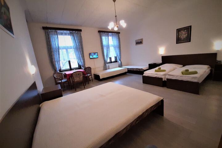 Room 12 of 33