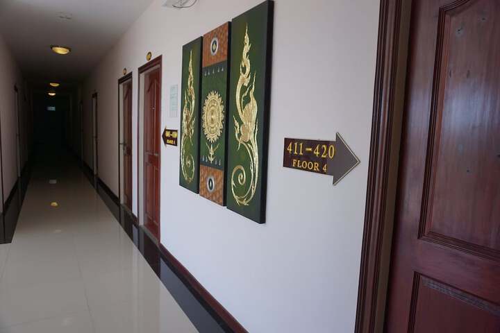 Ballroom/Hall 36 of 47
