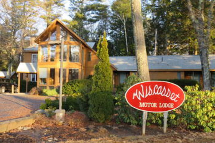 Exterior of Wiscasset Woods Lodge
