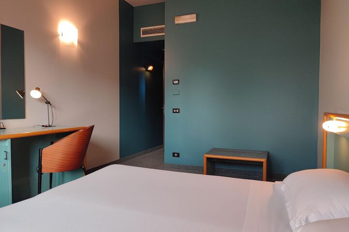 Room 16 of 47