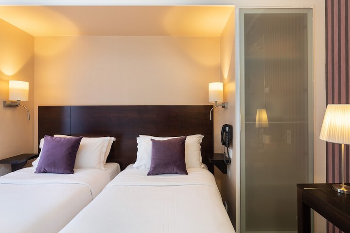 Room 35 of 106