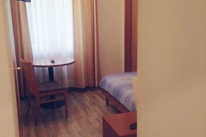 Room 5 of 116