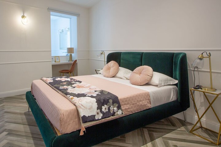 Room 2 of 74