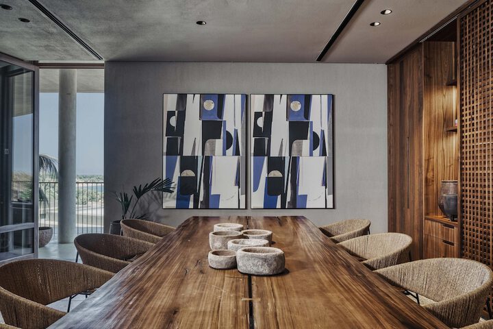 Lounge 72 of 82