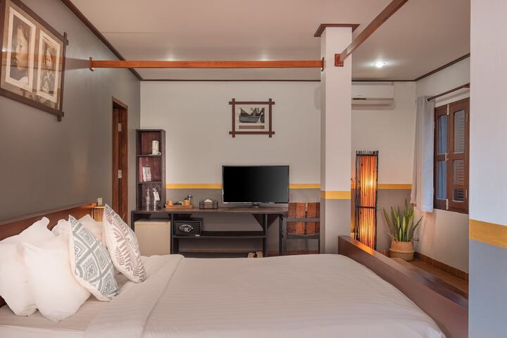 Room 12 of 93